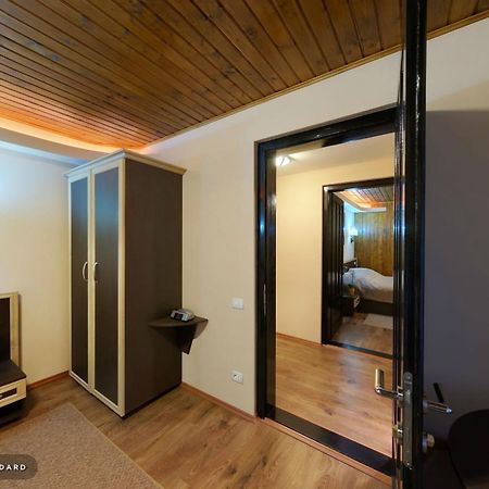 Drumu Carului Hotel Hillden Lodge&Restaurant מראה חיצוני תמונה