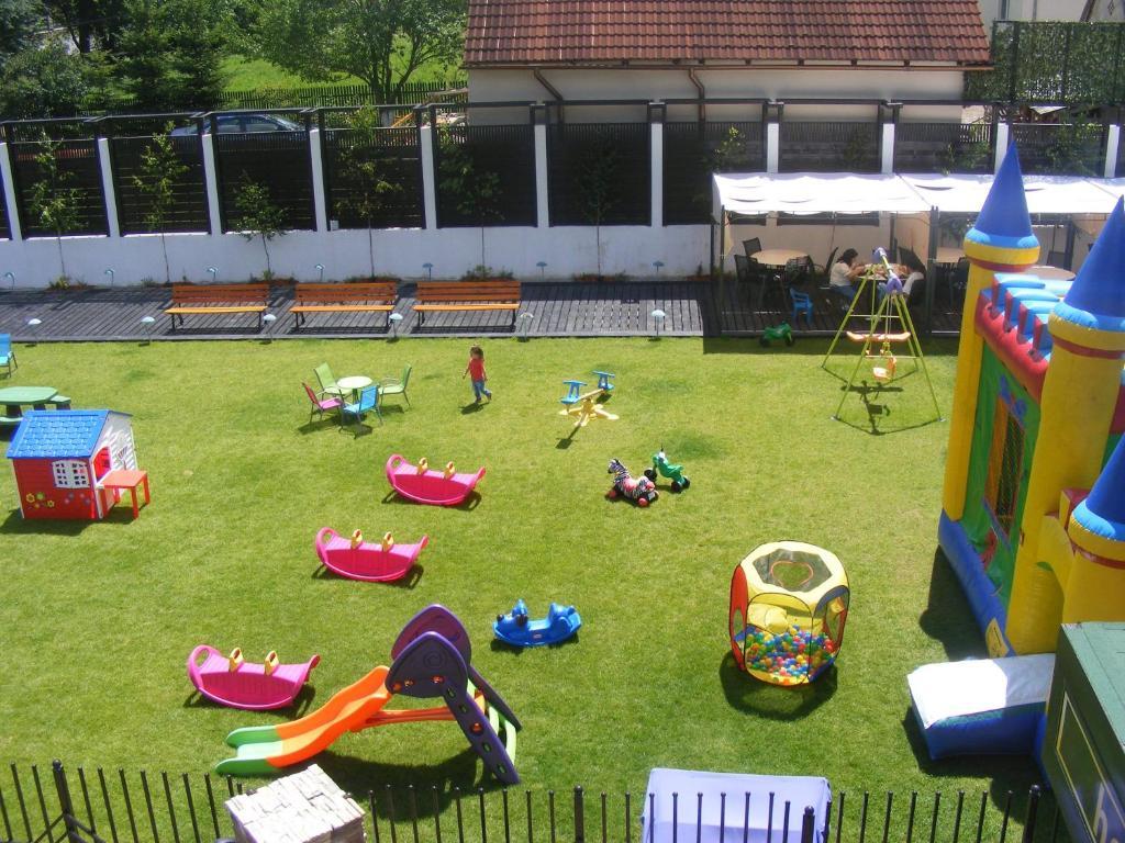 Drumu Carului Hotel Hillden Lodge&Restaurant מראה חיצוני תמונה