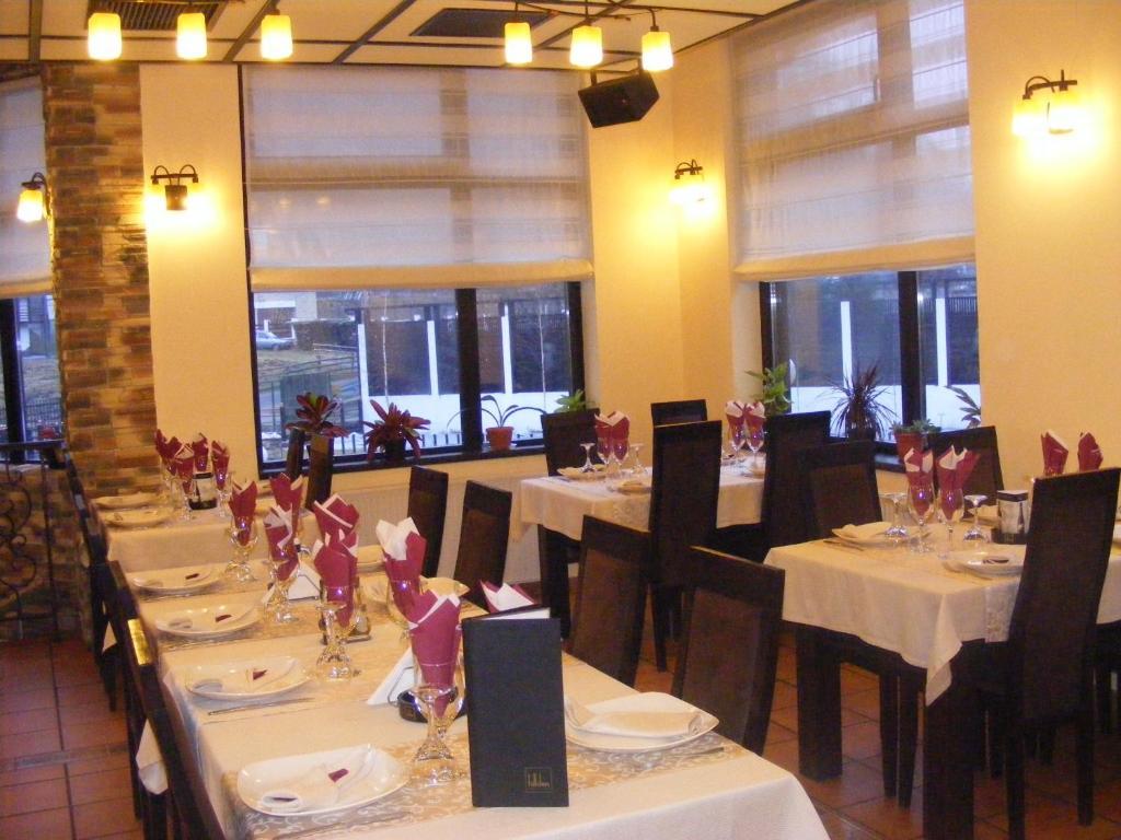 Drumu Carului Hotel Hillden Lodge&Restaurant מראה חיצוני תמונה