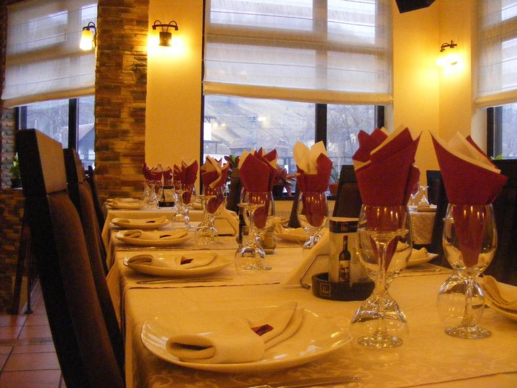 Drumu Carului Hotel Hillden Lodge&Restaurant מראה חיצוני תמונה